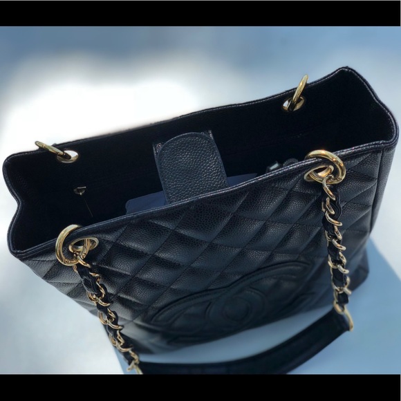 ❌SOLD❌ Authentic CHANEL PST Caviar Tote - Picture 4 of 8